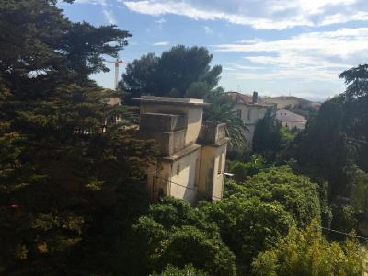 Apartment Palm Serenity: Cozy 2-bed Near Beaches Cannes