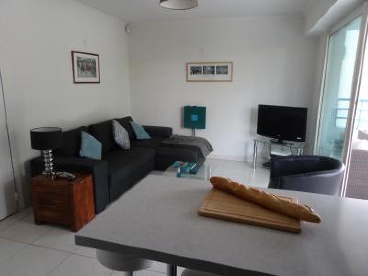 Apartment Modern One Bedroomed Just Off The Seafront With A Terrace And Pool Access 1753 Cannes