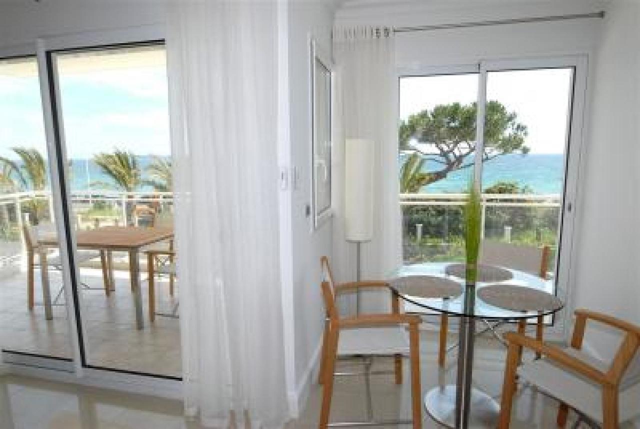 Seafront Haven: Modern 2-bed With Pool Apartamento *
