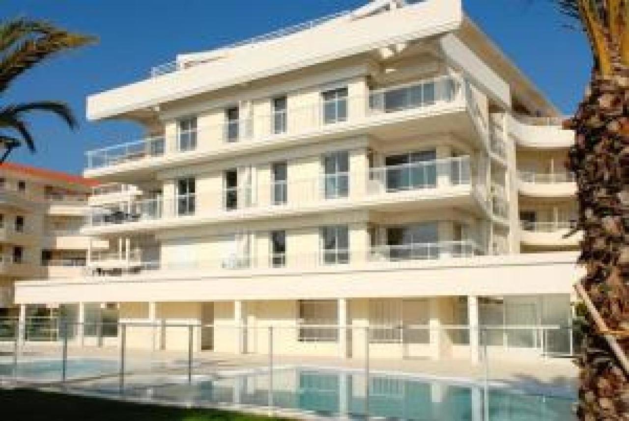 Seafront Haven: Modern 2-bed With Pool * Cannes