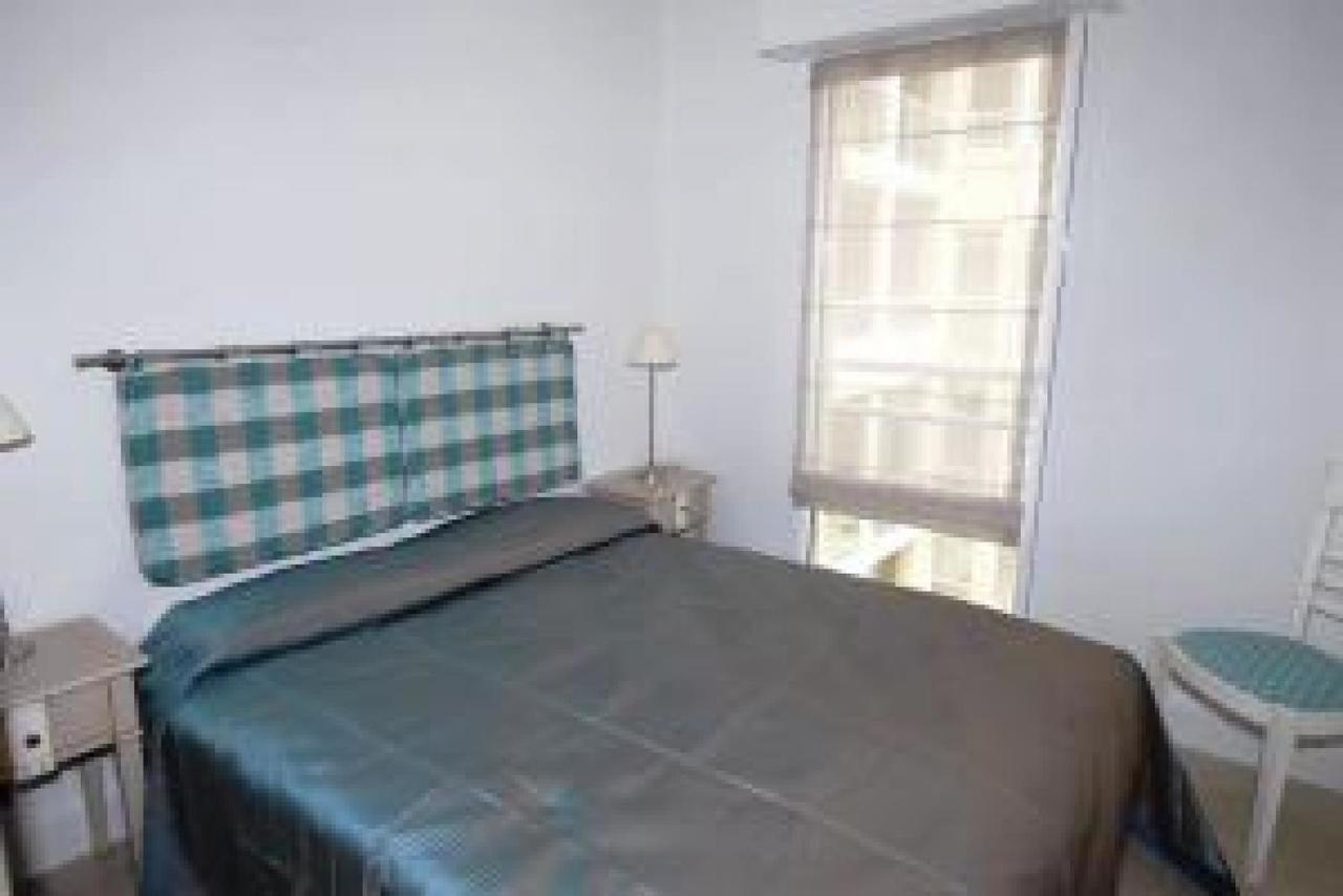 Seafront Haven: Modern 2-bed With Pool
