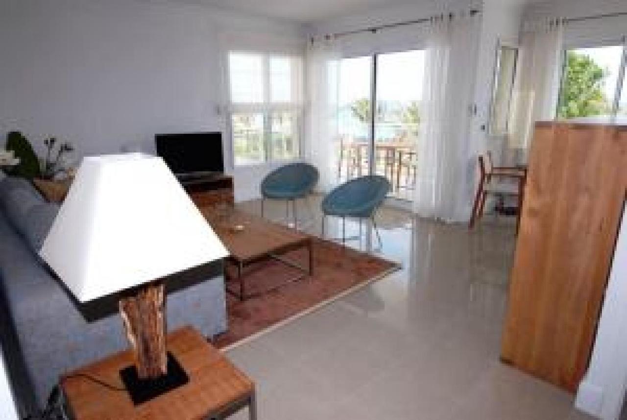 Apartamento Seafront Haven: Modern 2-bed With Pool *