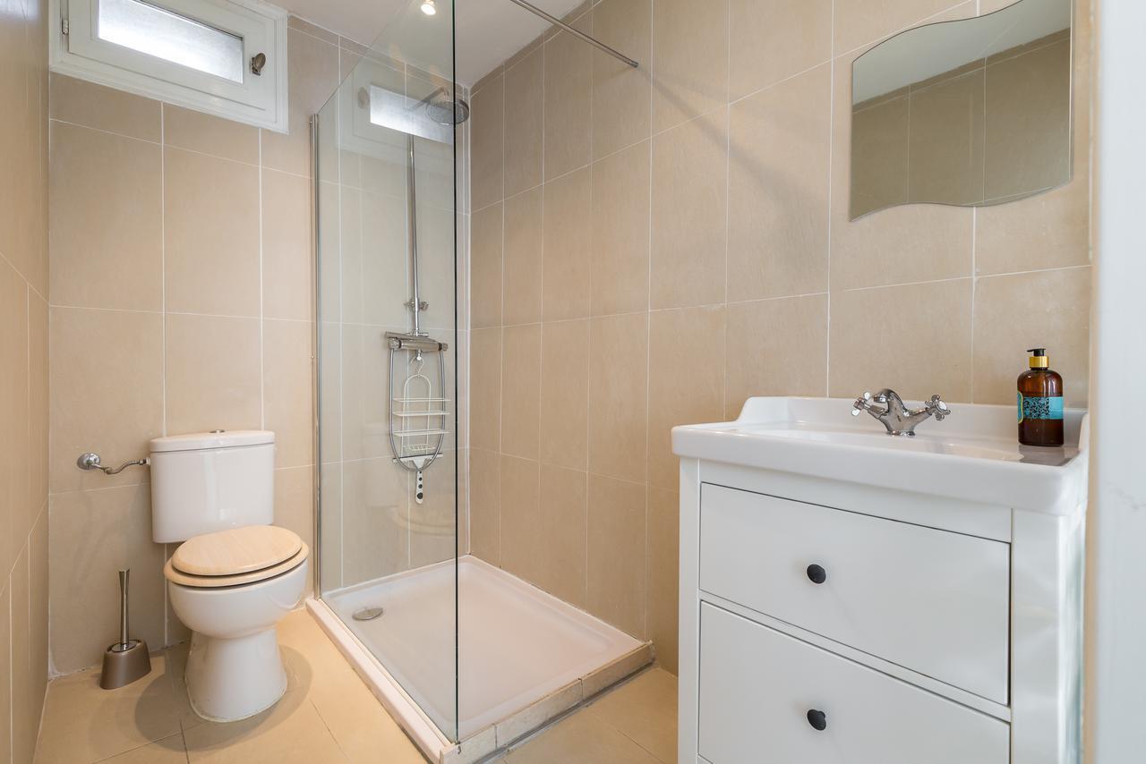 A Lovely Split Level Townhouse In The Heart Of Next To The Marche Forville And The Palais 1749 Appartement