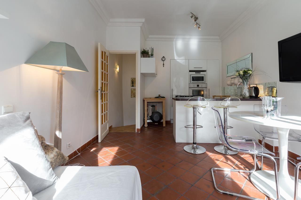 A Lovely Split Level Townhouse In The Heart Of Next To The Marche Forville And The Palais 1749 Appartement *