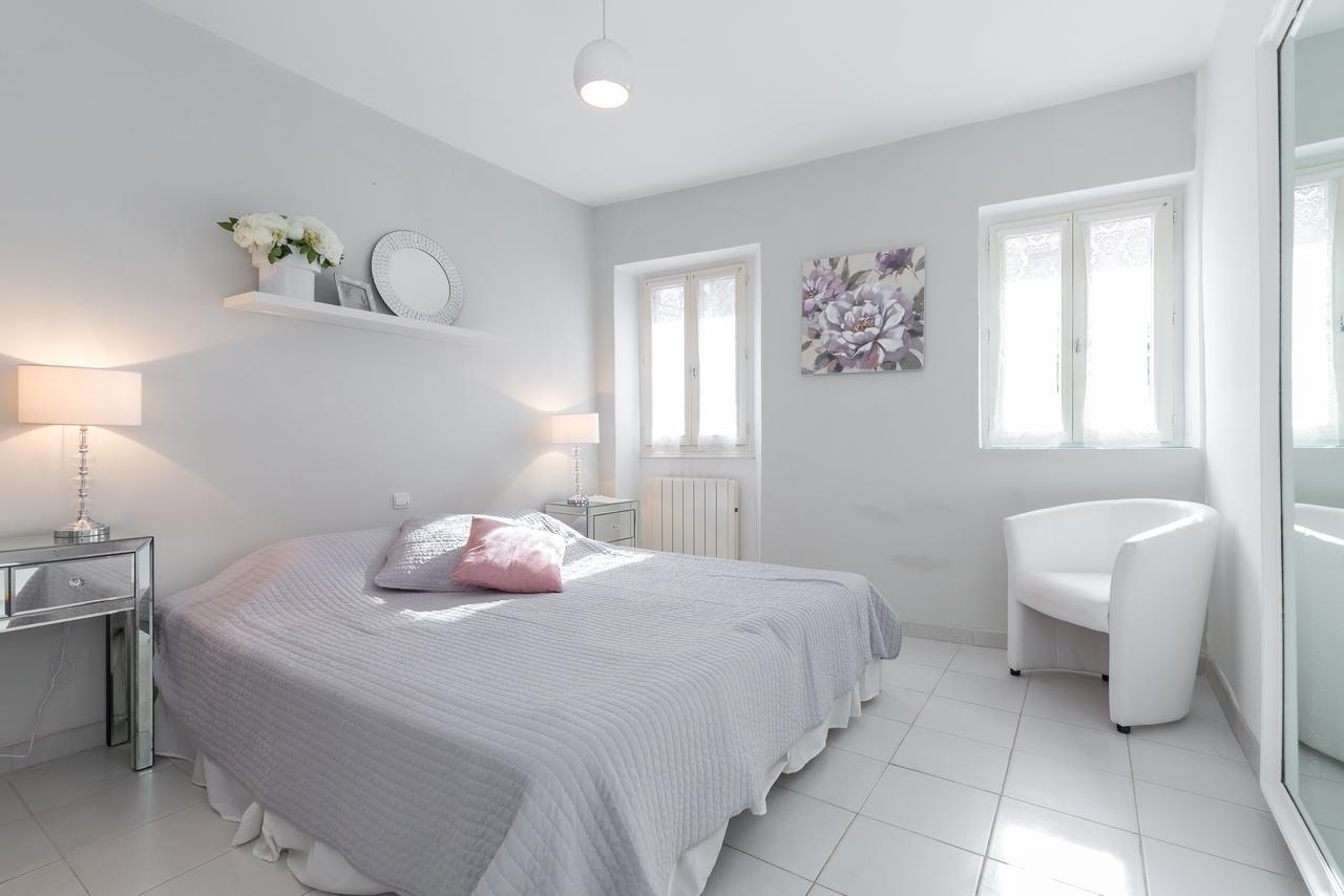 Appartement A Lovely Split Level Townhouse In The Heart Of Next To The Marche Forville And The Palais 1749