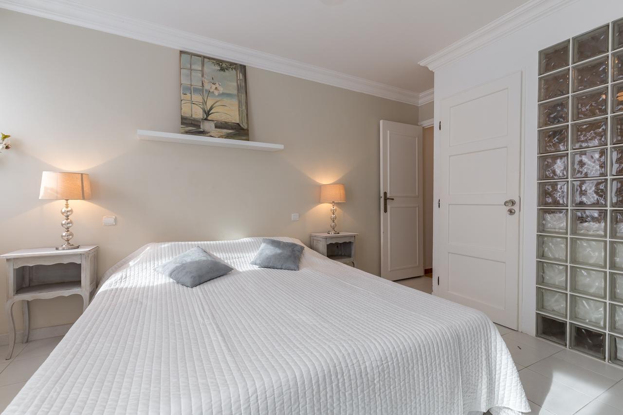 Appartement A Lovely Split Level Townhouse In The Heart Of Next To The Marche Forville And The Palais 1749