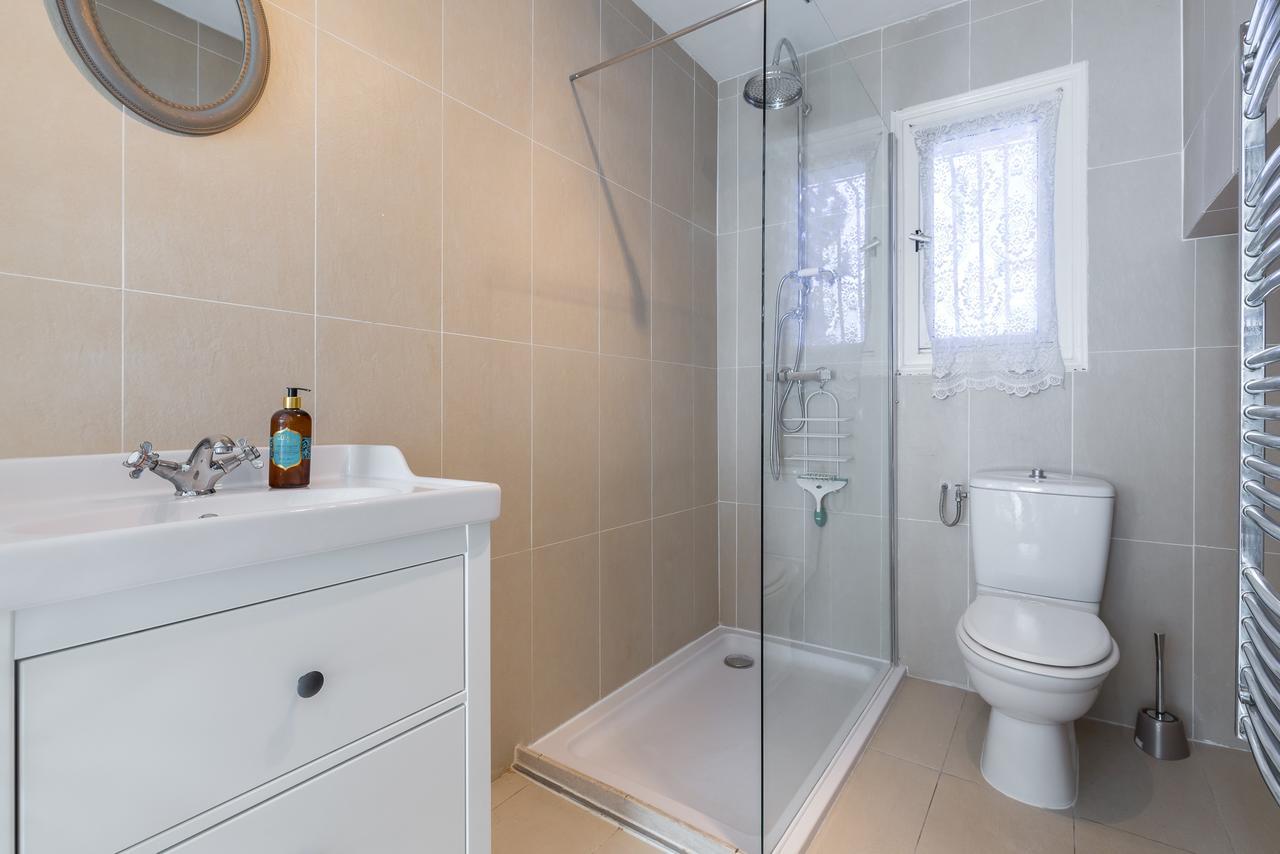 Appartement A Lovely Split Level Townhouse In The Heart Of Next To The Marche Forville And The Palais 1749 *