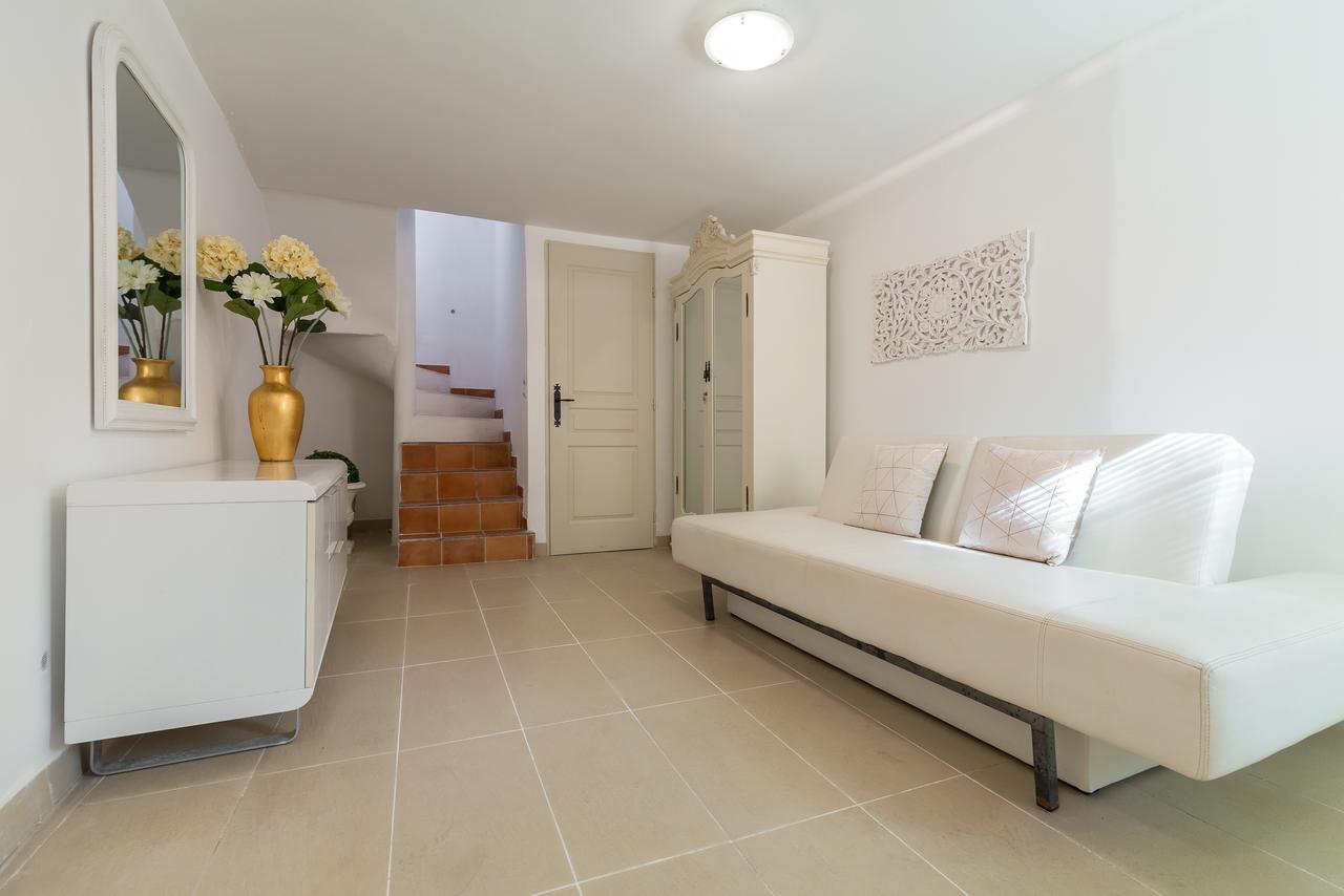 A Lovely Split Level Townhouse In The Heart Of Next To The Marche Forville And The Palais 1749 Appartement