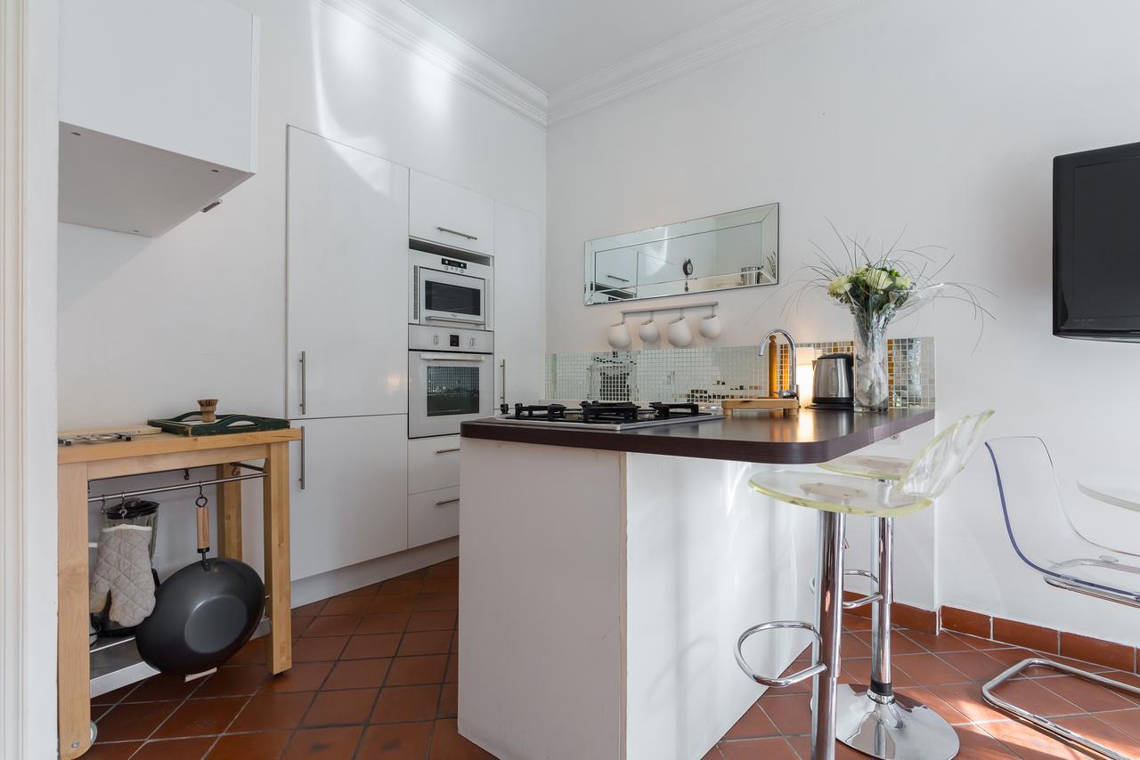 Appartement A Lovely Split Level Townhouse In The Heart Of Next To The Marche Forville And The Palais 1749