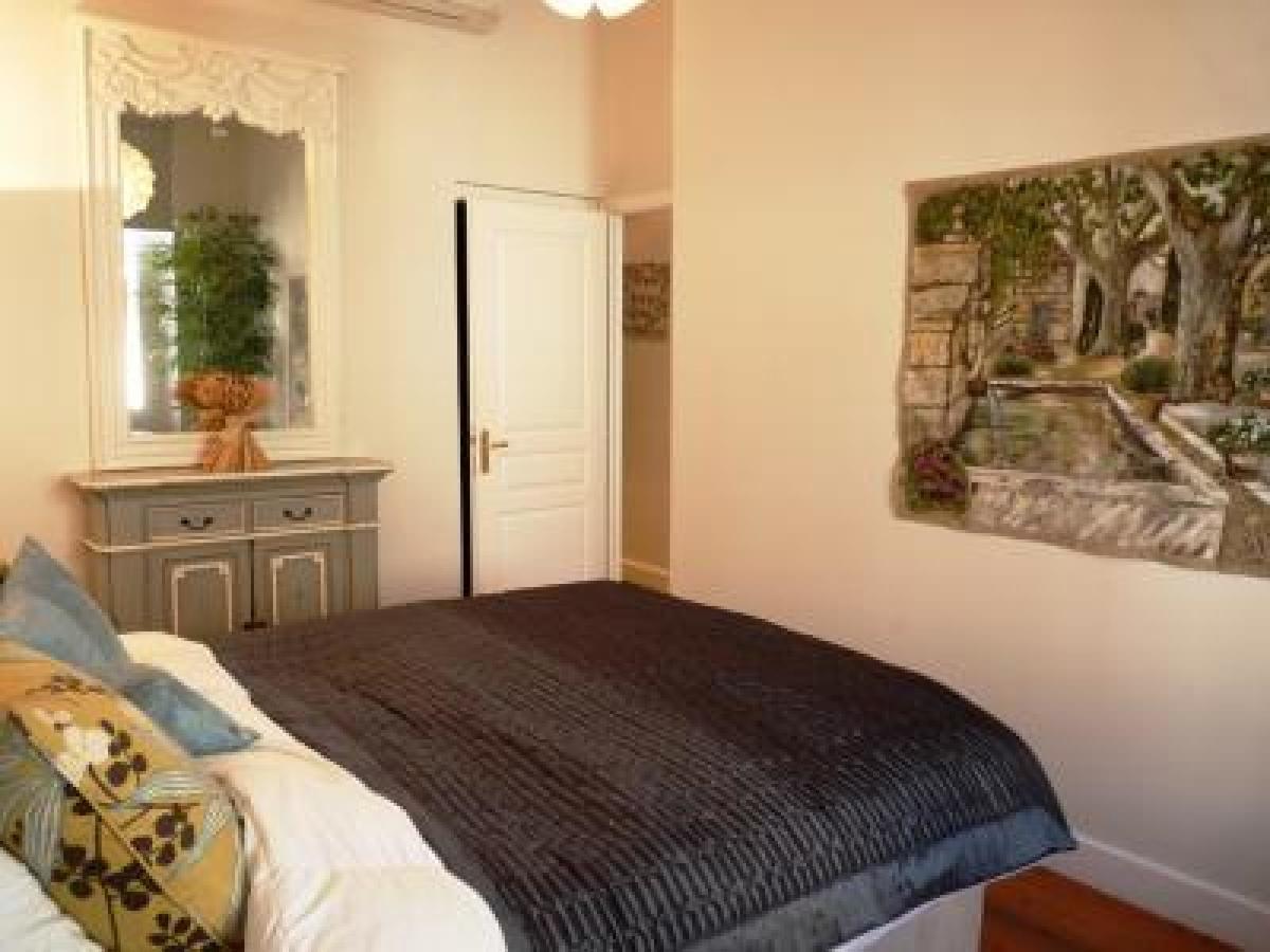 Palais View: Elegant Two-bedroom *