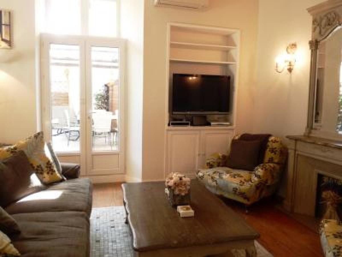 Palais View: Elegant Two-bedroom Apartment Cannes