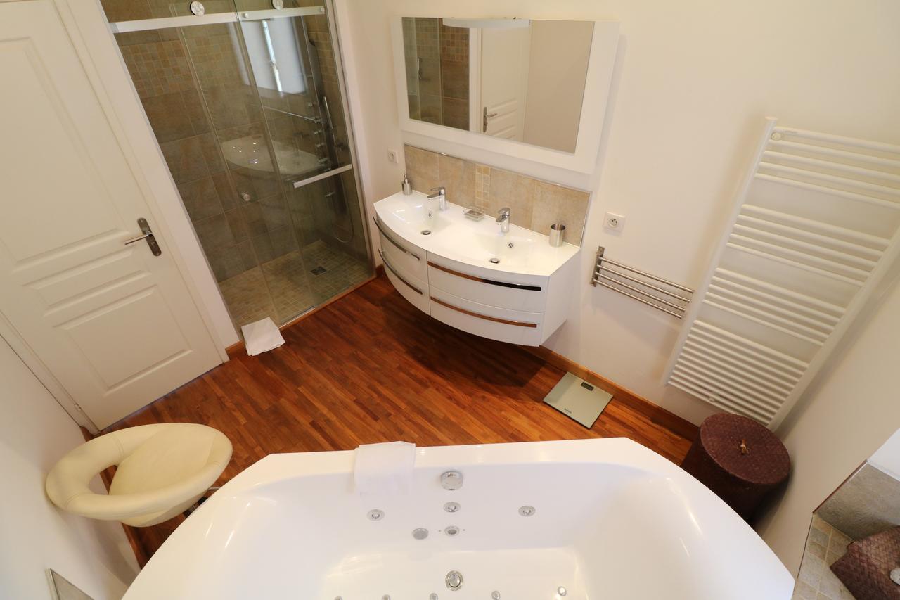 Luxury 1 Bedroom Quai St Pierre 2 Mins From The Palais & Croisette 269 *