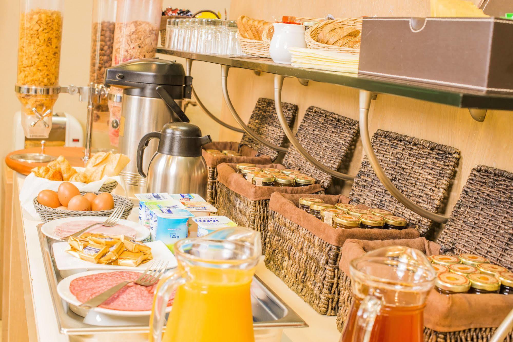 Hotel Excelsuites 4*