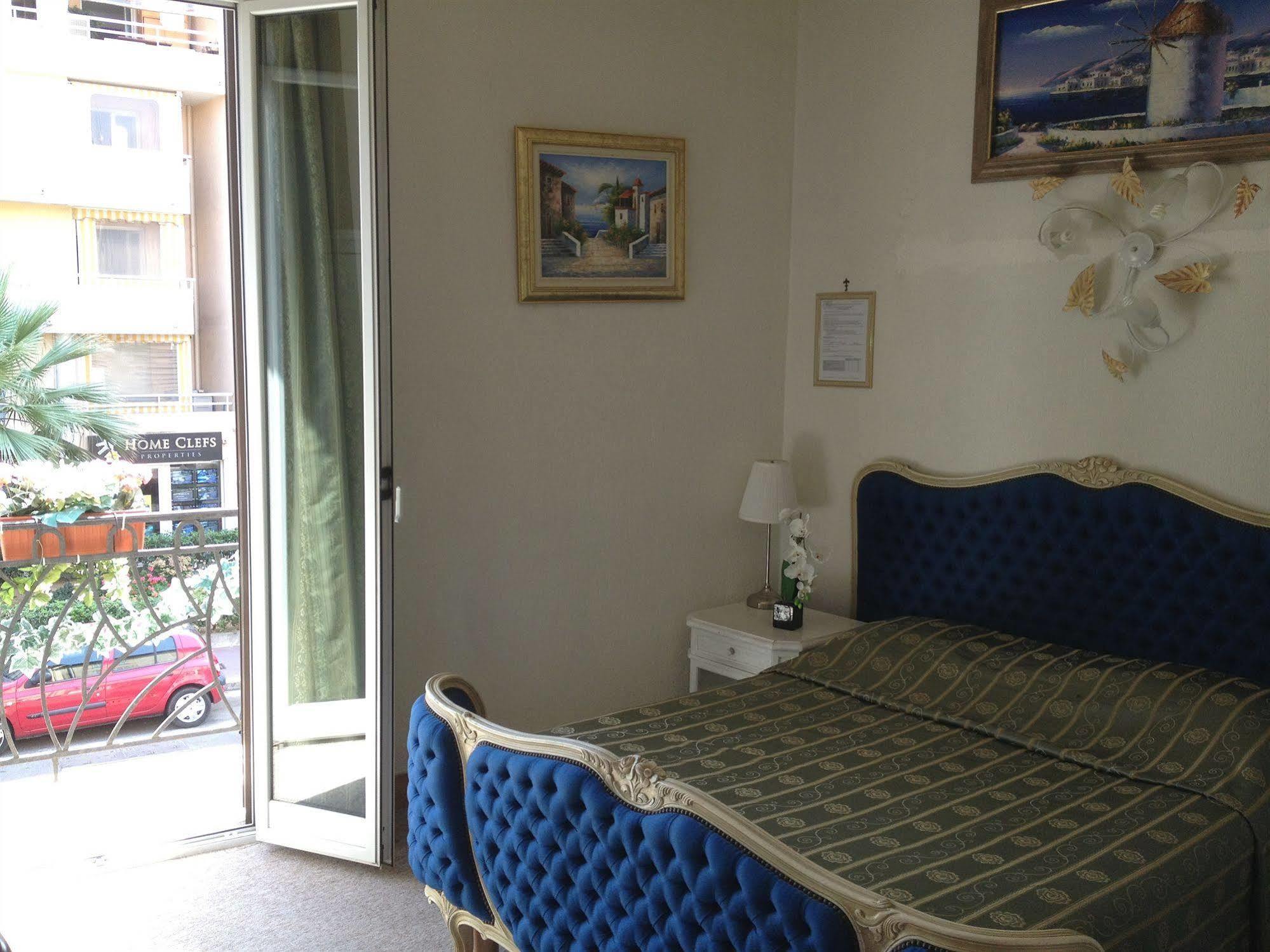 Neptune Hotel 2*