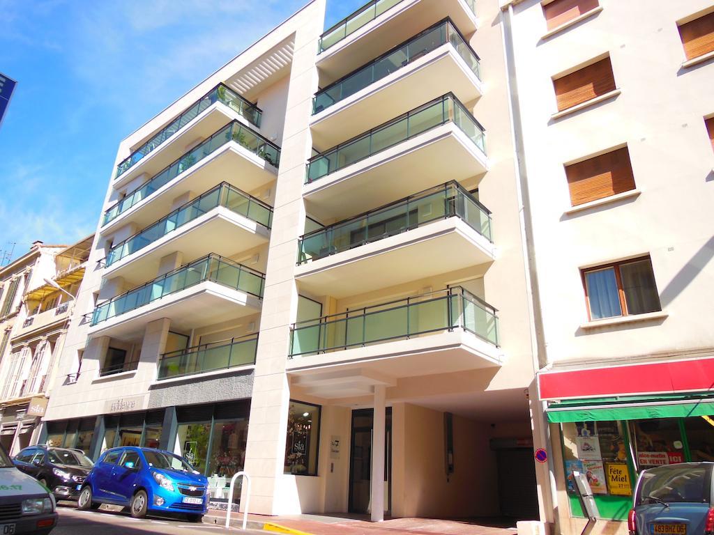 3 Bedrooms, 3 Bathrooms Lecerf 411 * Cannes