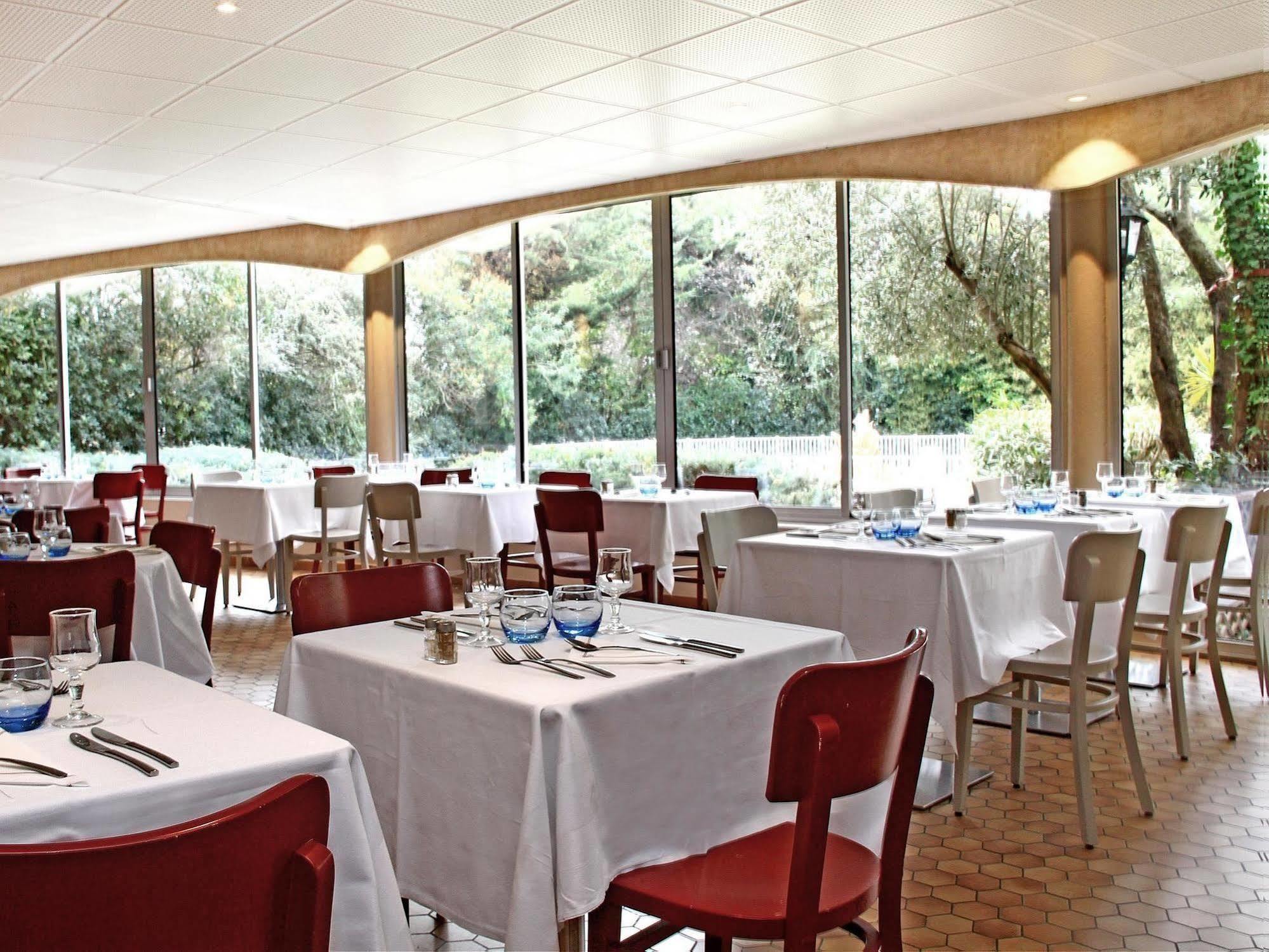 Hotel Kyriad - Mandelieu