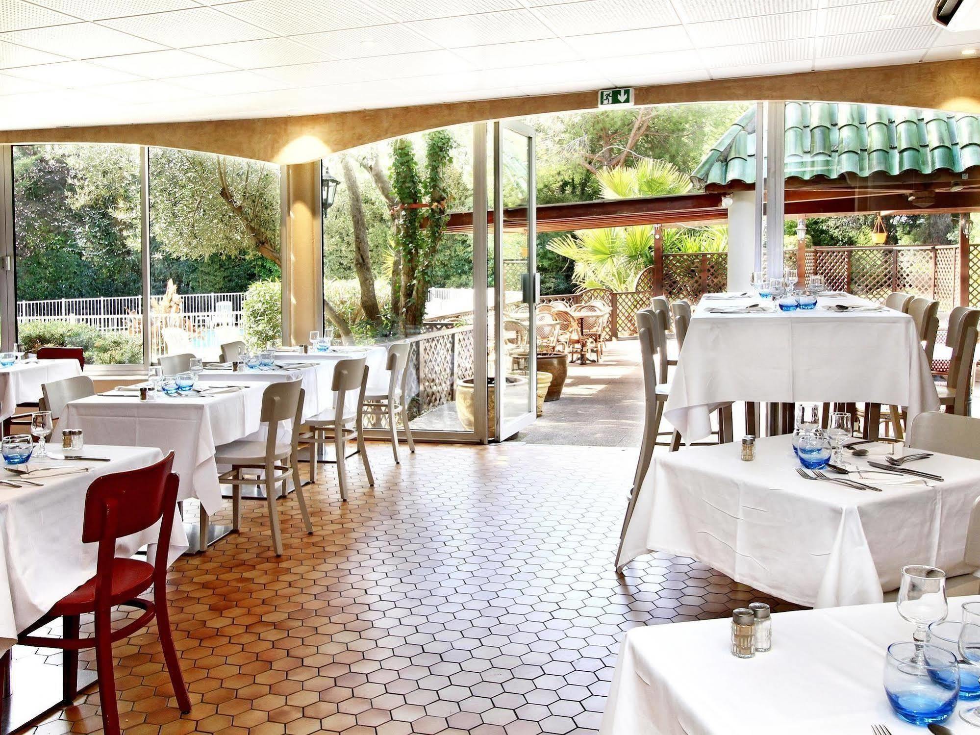 Kyriad - Mandelieu 3*