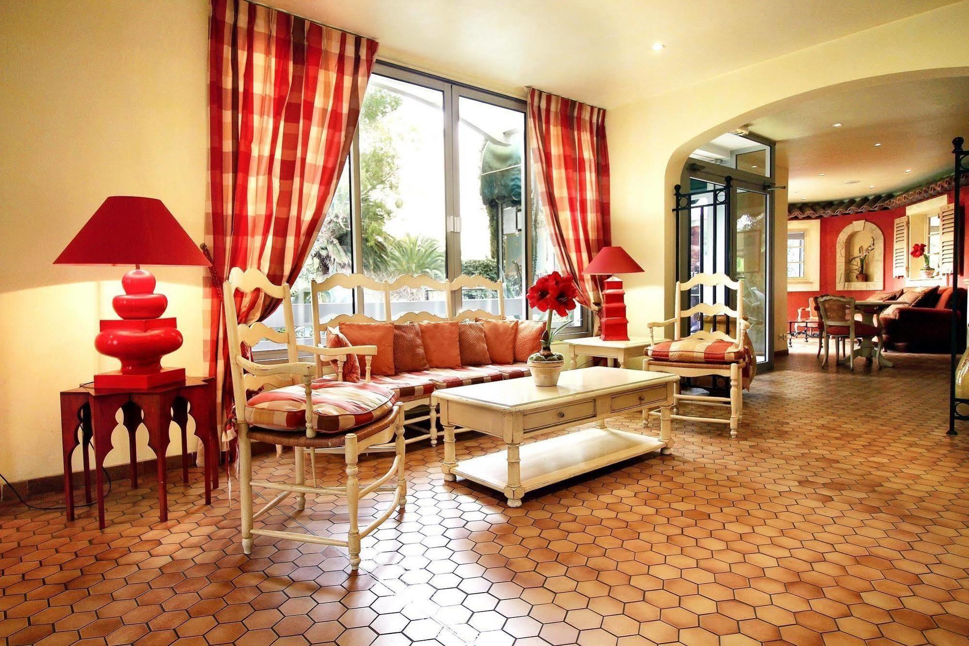 Hotel Kyriad - Mandelieu