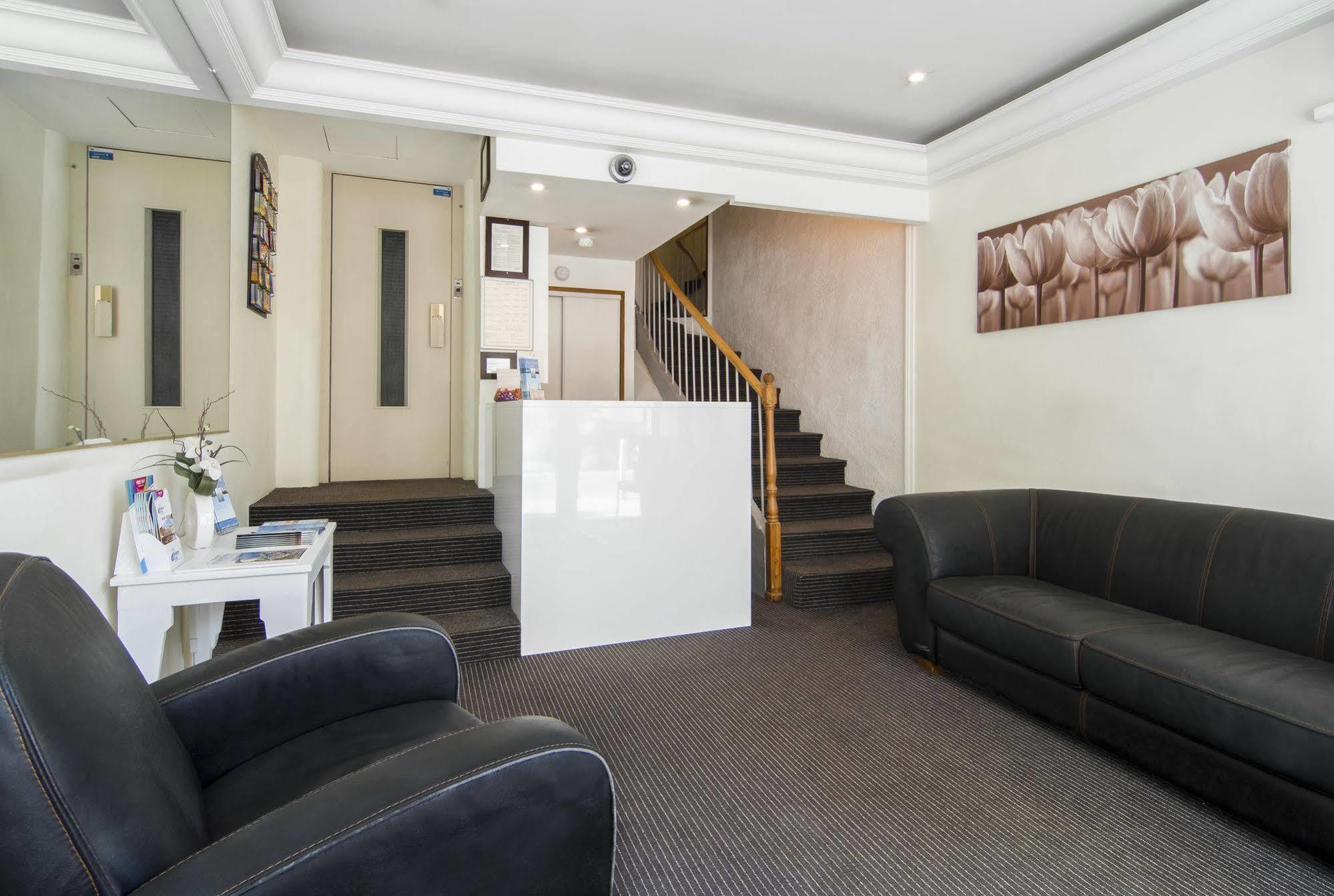 P.l.m. Hotel 2*