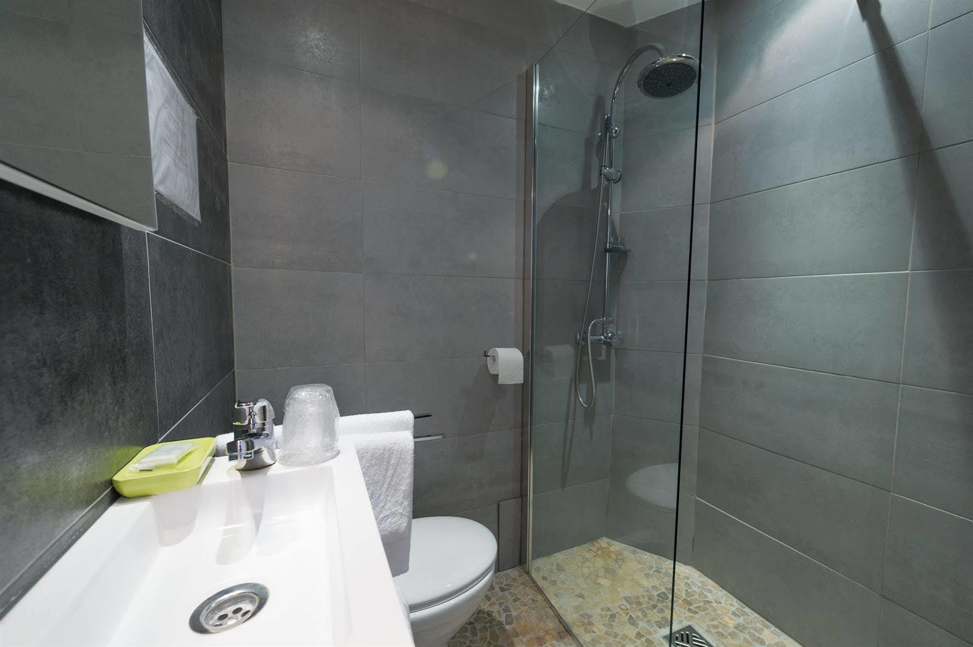 Oxford Hotel 3*