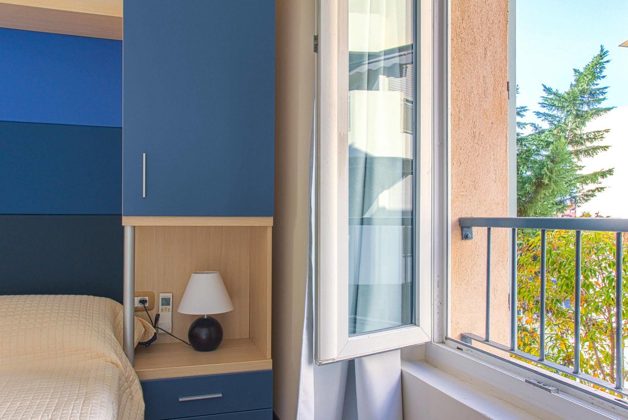Les Palmes Apartment *