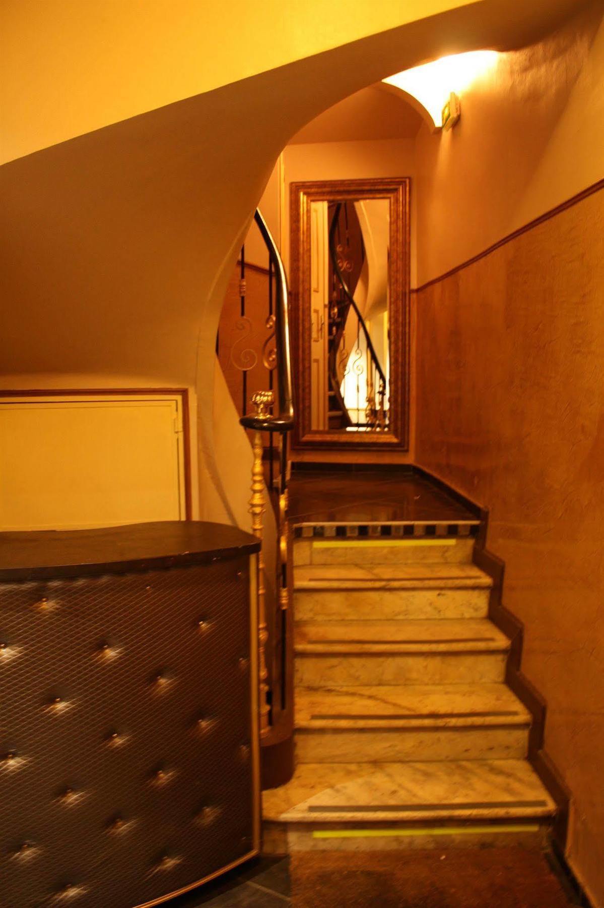 Arcotel 4 Minutes Du Palais Des Festivals - New Management New Team - Old Revievv Hotel