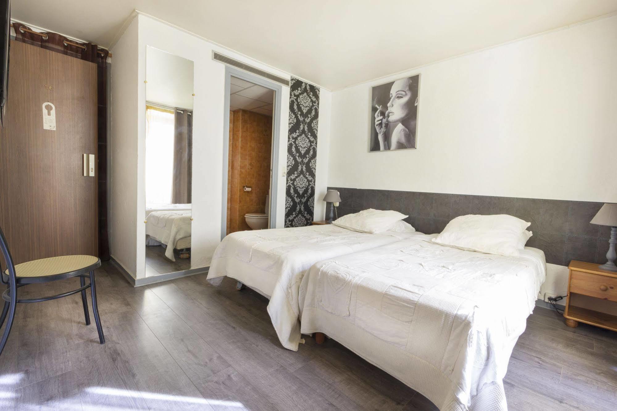 Hotel Des Congres Et Festivals 3*