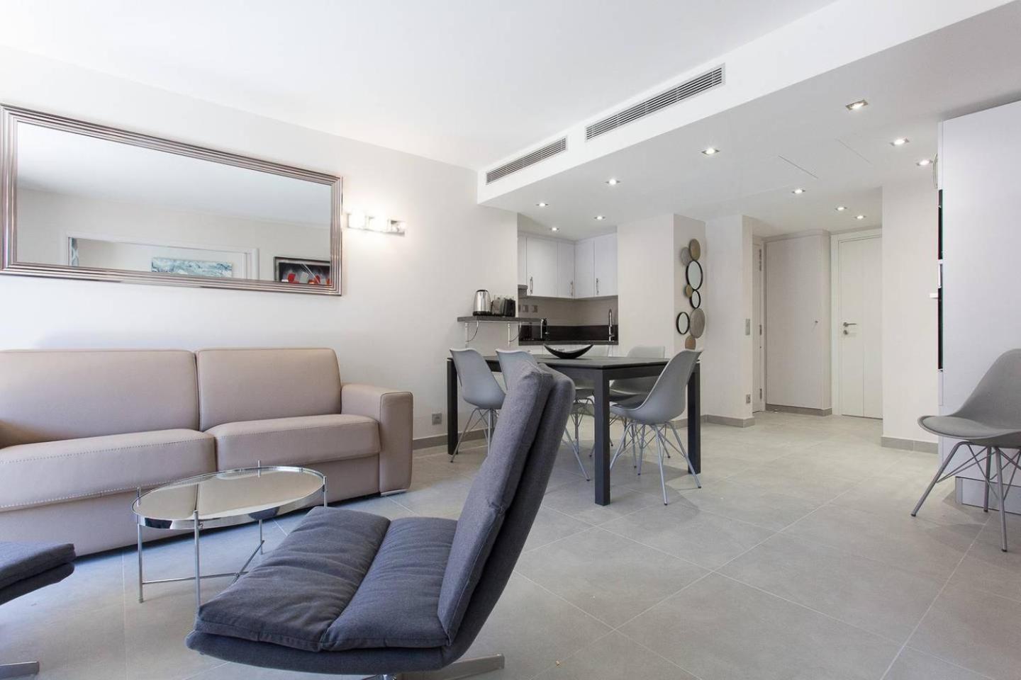 Carlton Area: New 2 Beds / 2 Baths Apartment Cannes