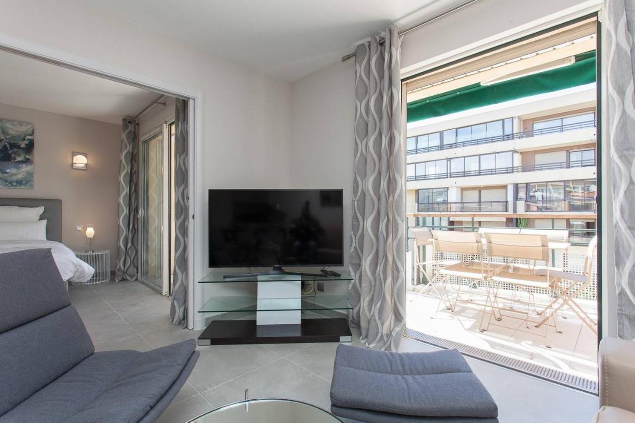 Carlton Area: New 2 Beds / 2 Baths *