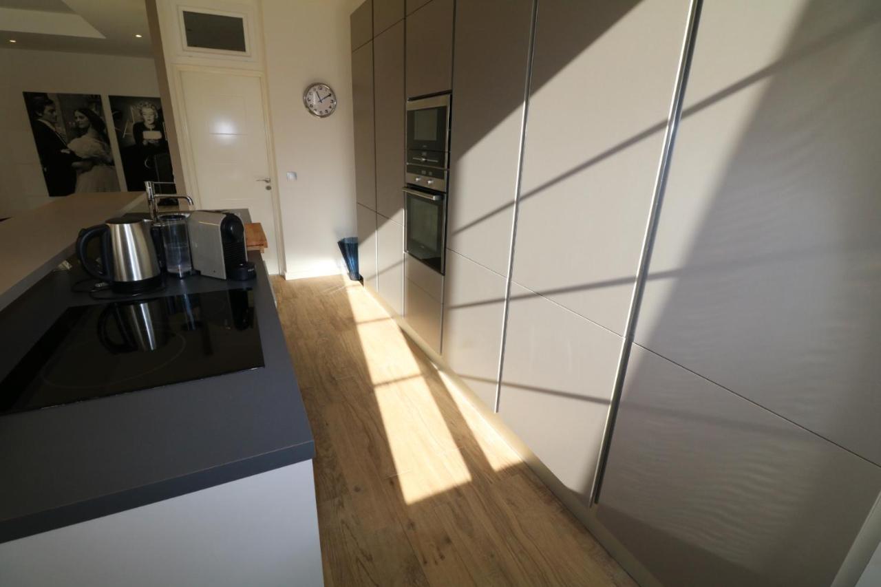 Luxury, 3 Bedroom, 3 Bathrooms 5 Mins From The Palais 410 *