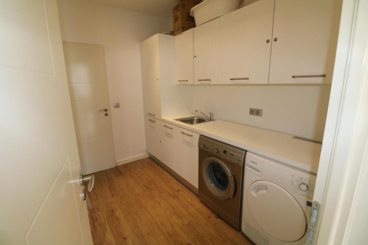 Luxury, 3 Bedroom, 3 Bathrooms 5 Mins From The Palais 410 *