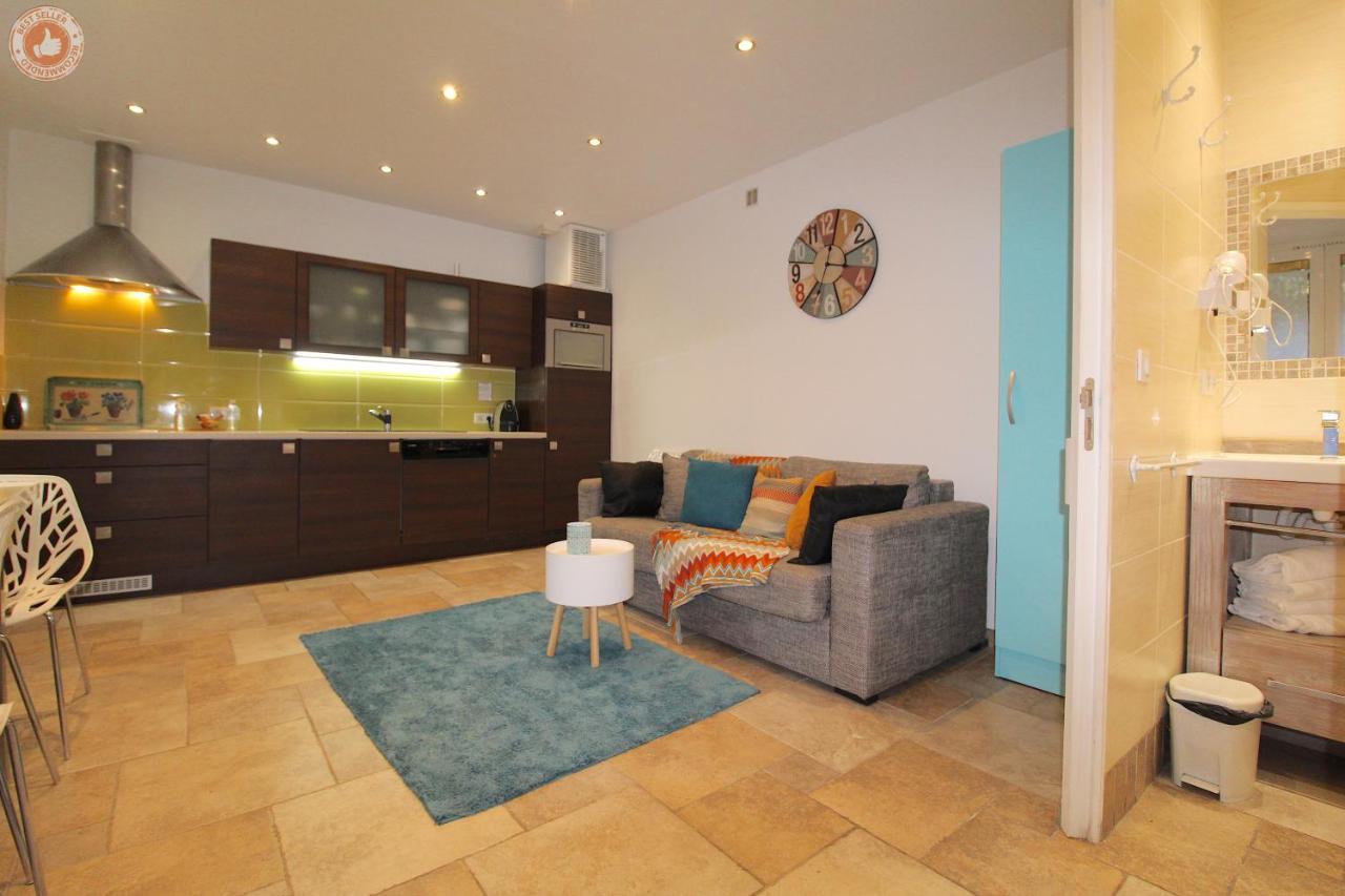 Alc - Psa12 - 9 Min Palais And Beaches Cannes