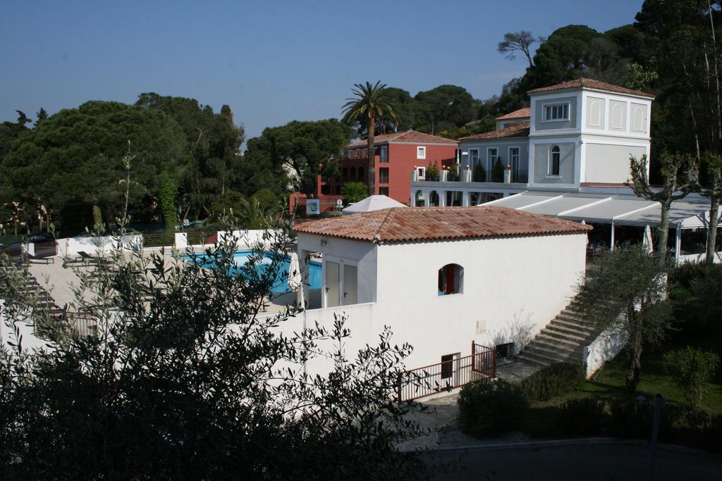 Le Chateau Des Artistes