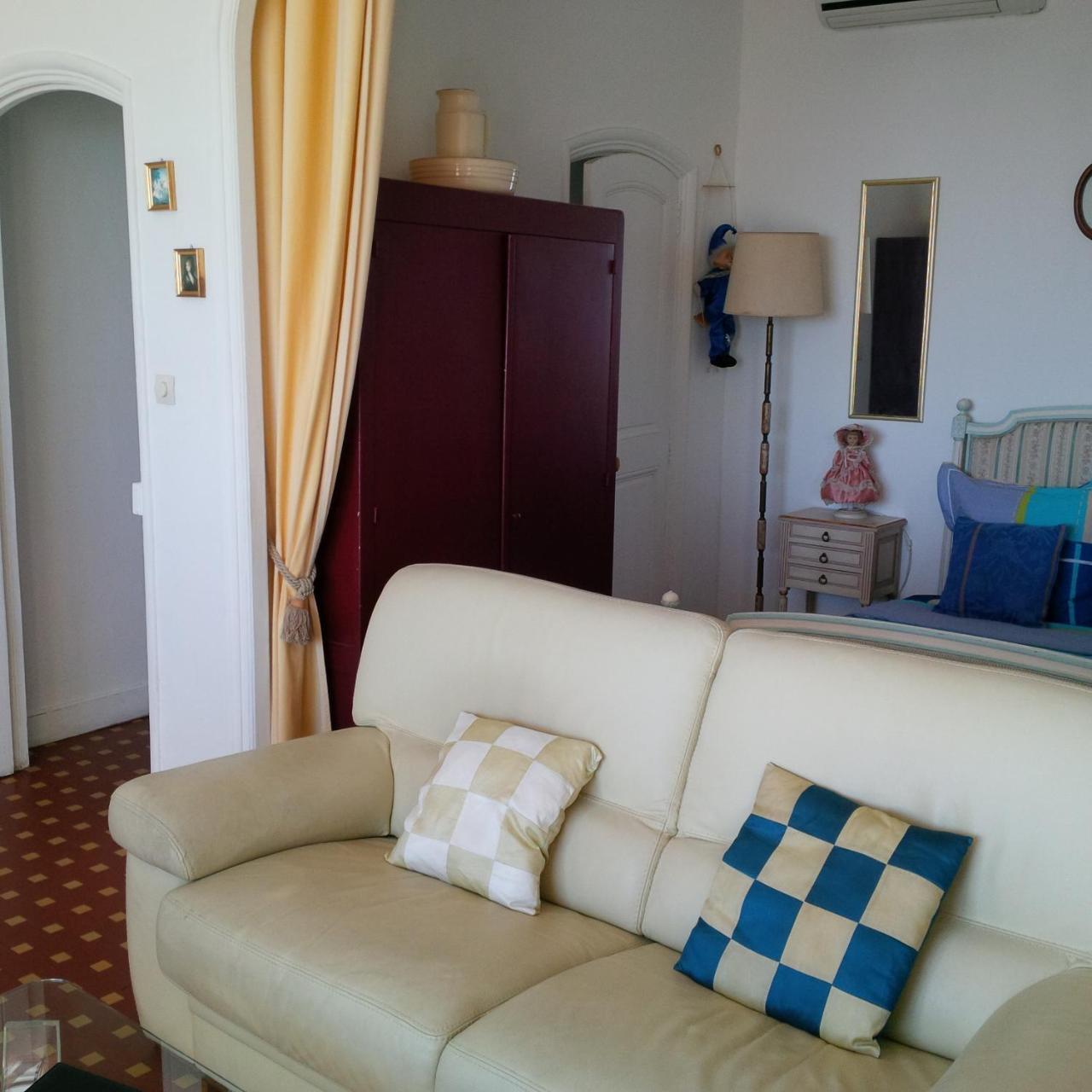 Privat Holiday Apartment *