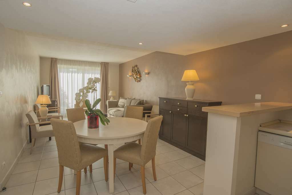 Excelsuites Hotel