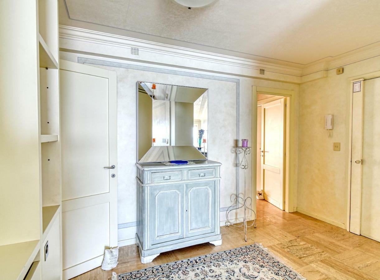 Sea View Flat, Beach Access By Guestready