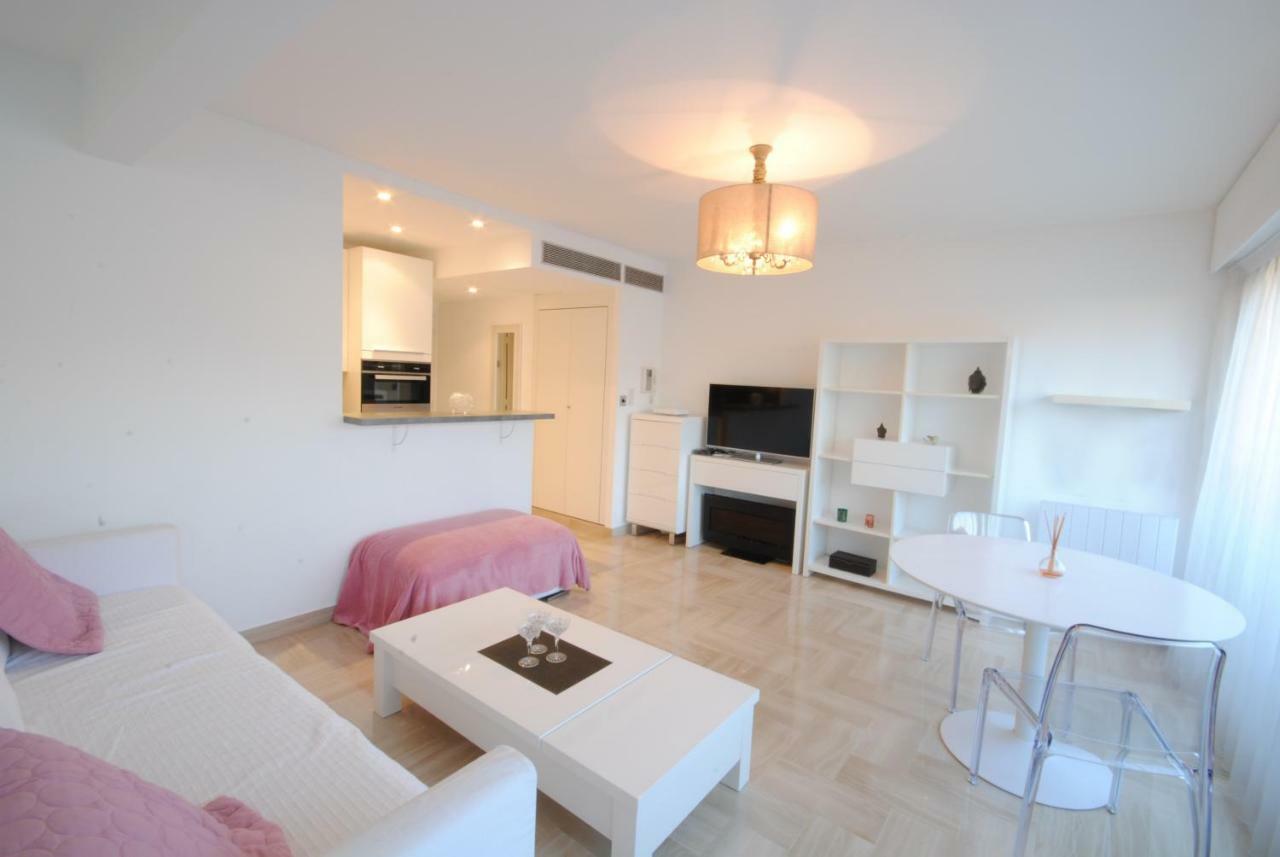 Gray D'albion 2p Liu5376 Apartment
