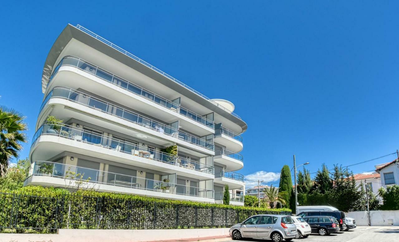 Apartment Nice With Private Garden, Pool & Parking