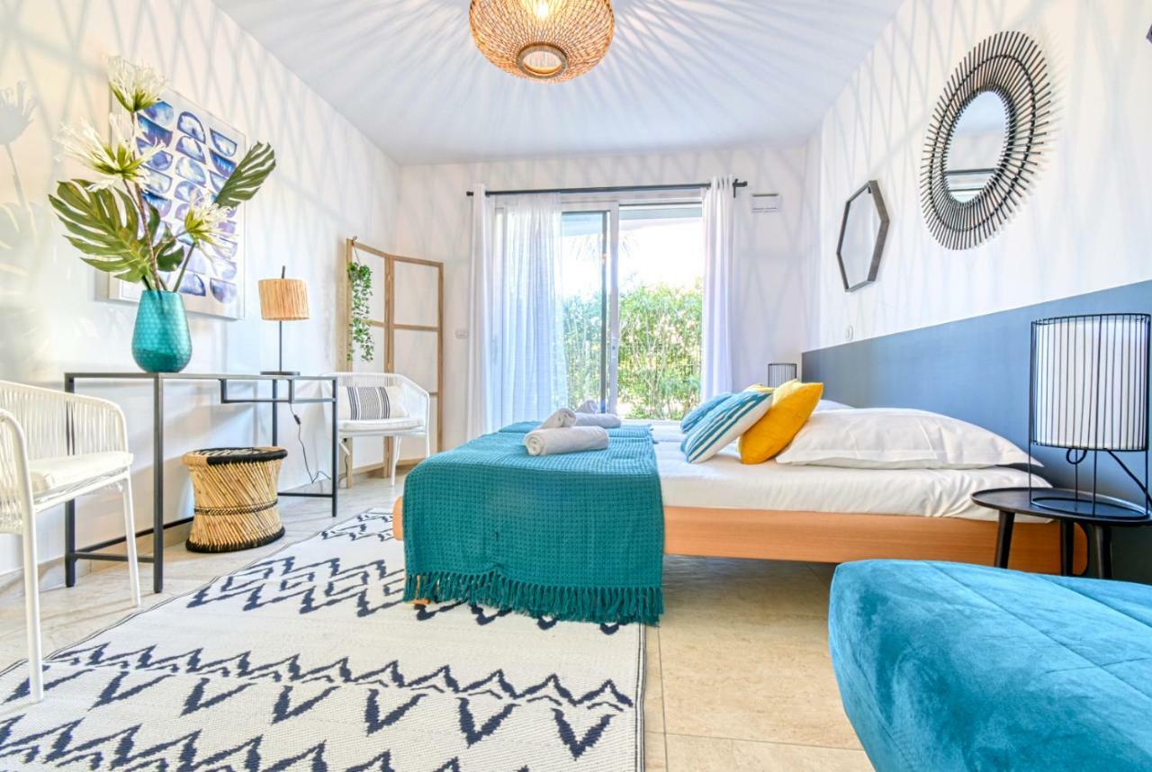 Apartment Nice With Private Garden, Pool & Parking