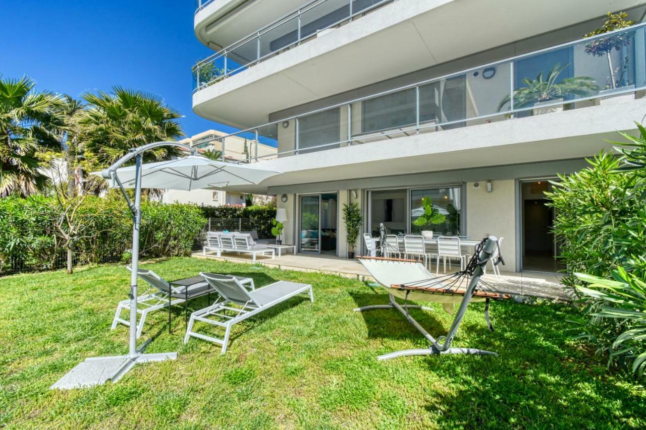 Nice With Private Garden, Pool & Parking Apartment