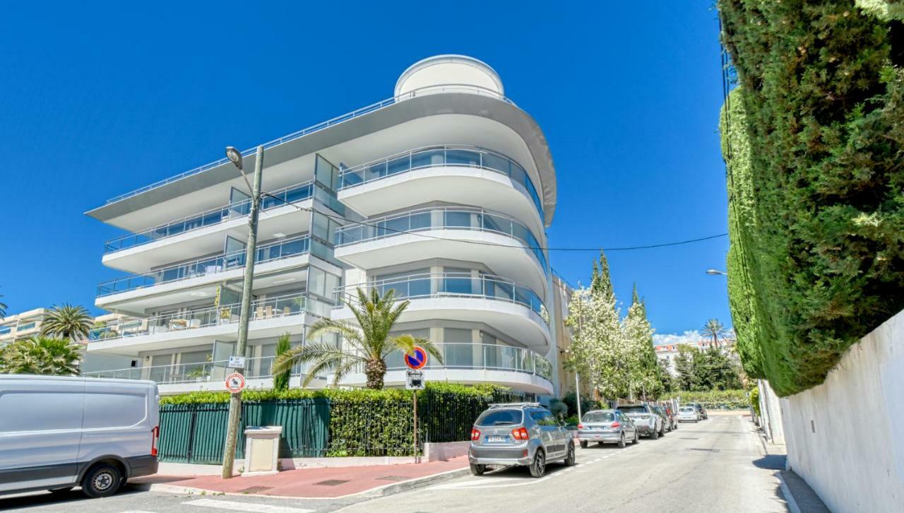 Apartment Nice With Private Garden, Pool & Parking