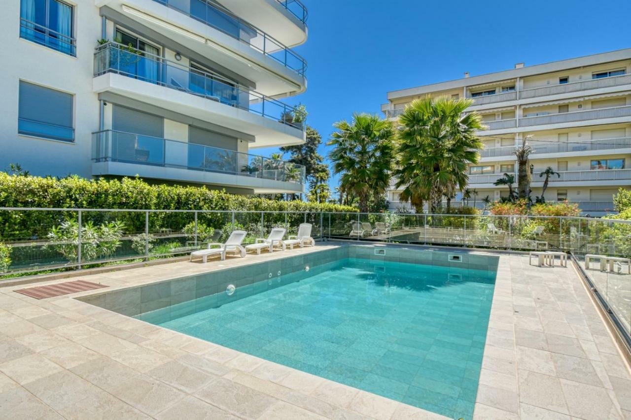Apartment Nice With Private Garden, Pool & Parking