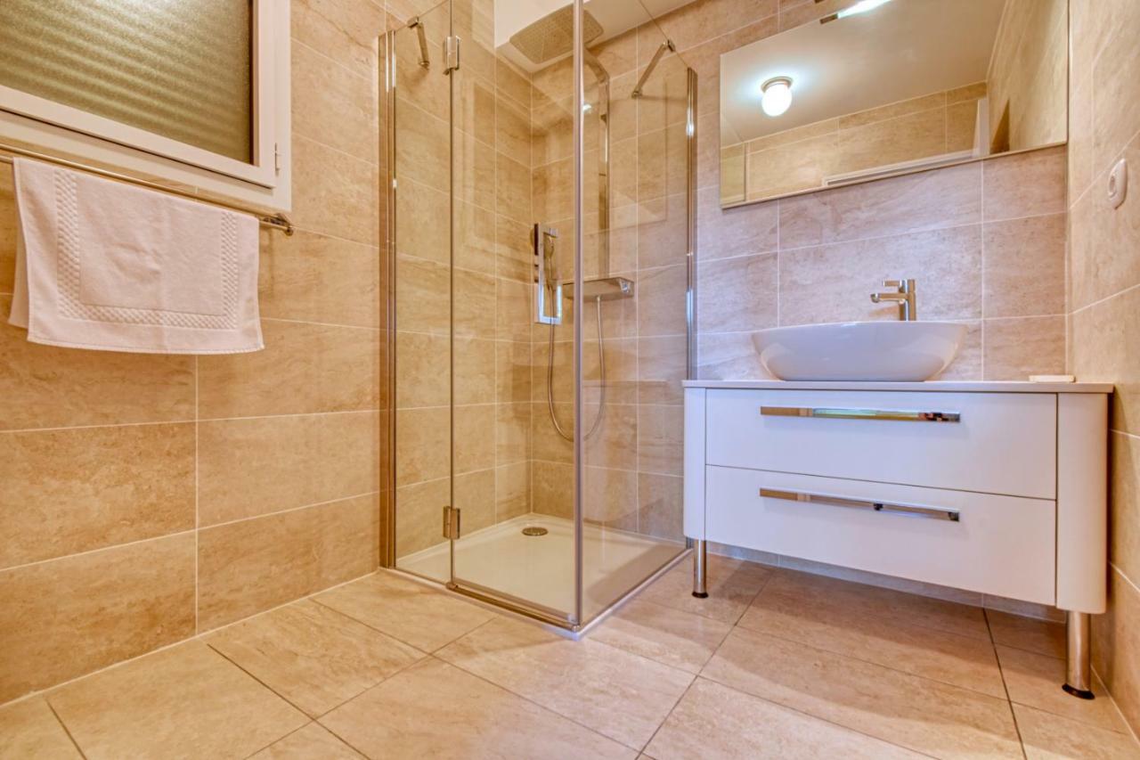 Nice With Private Garden, Pool & Parking *