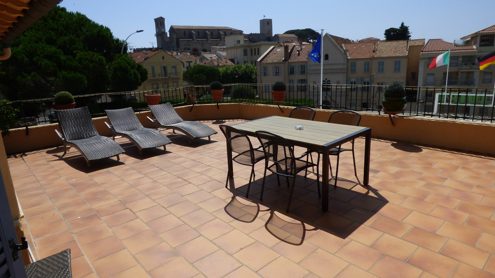 L'olivier - Piscine&parking Hotel