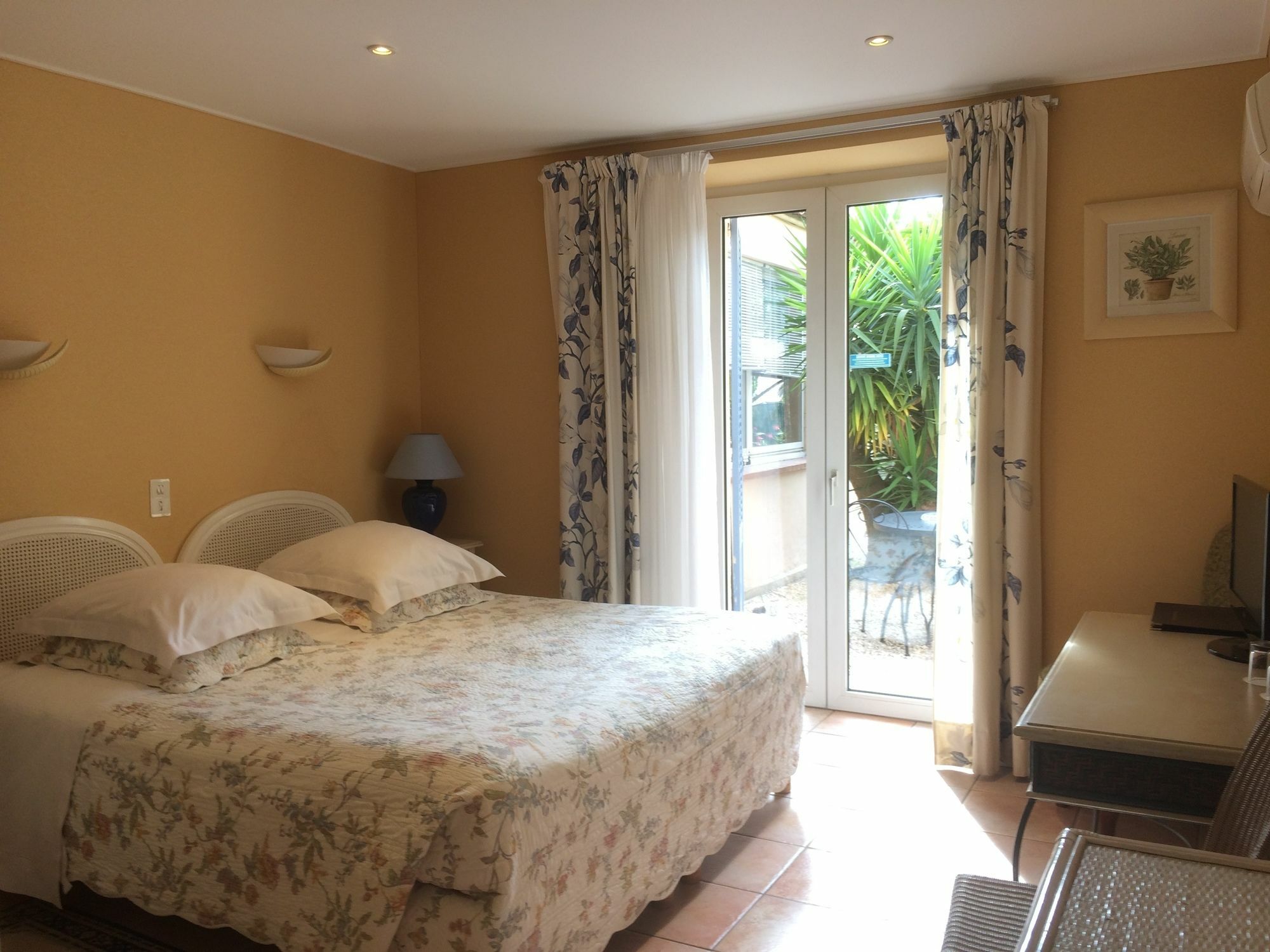 L'olivier - Piscine&parking Hotel 3*