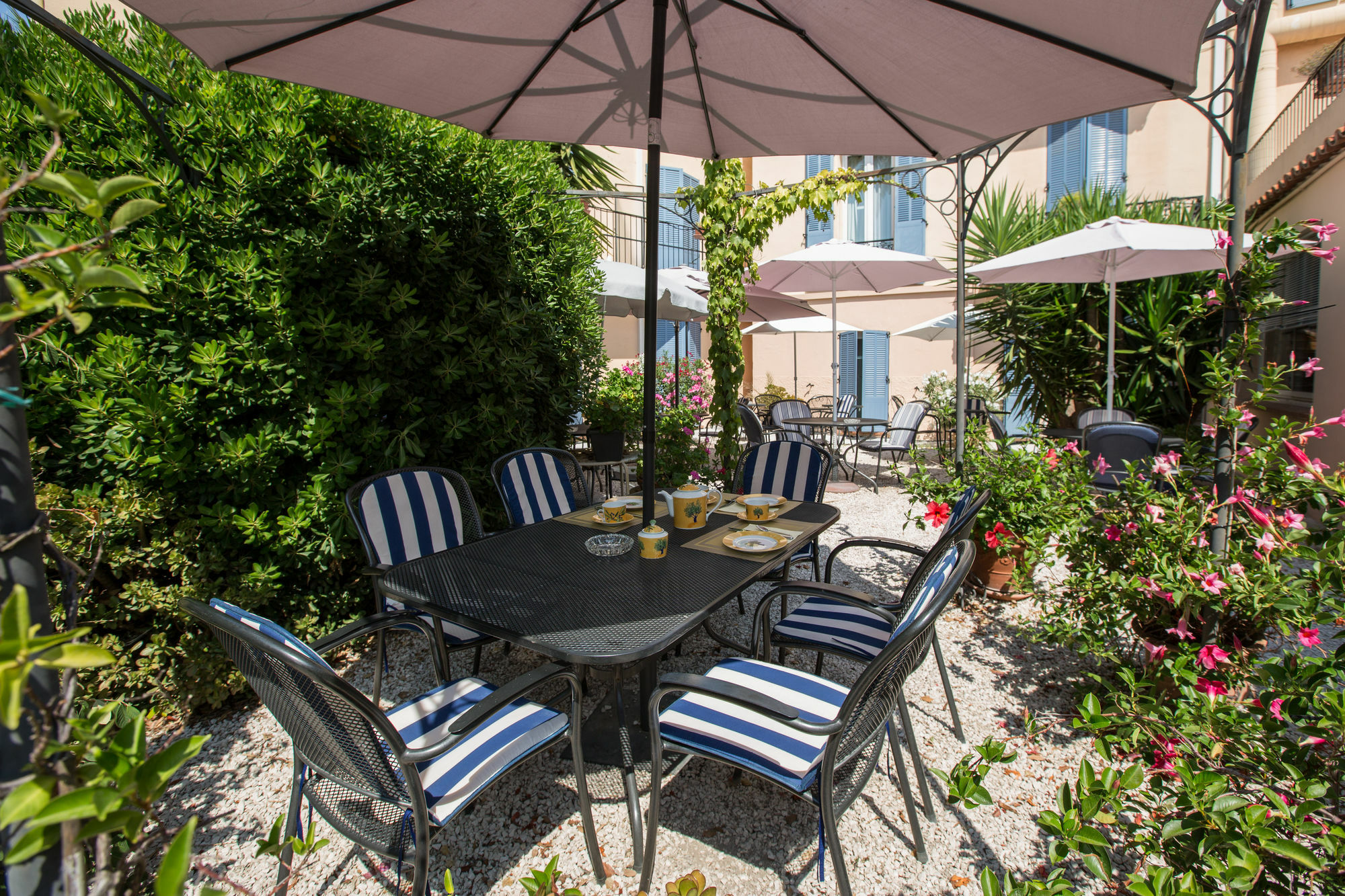 L'olivier - Piscine&parking Hotel 3*