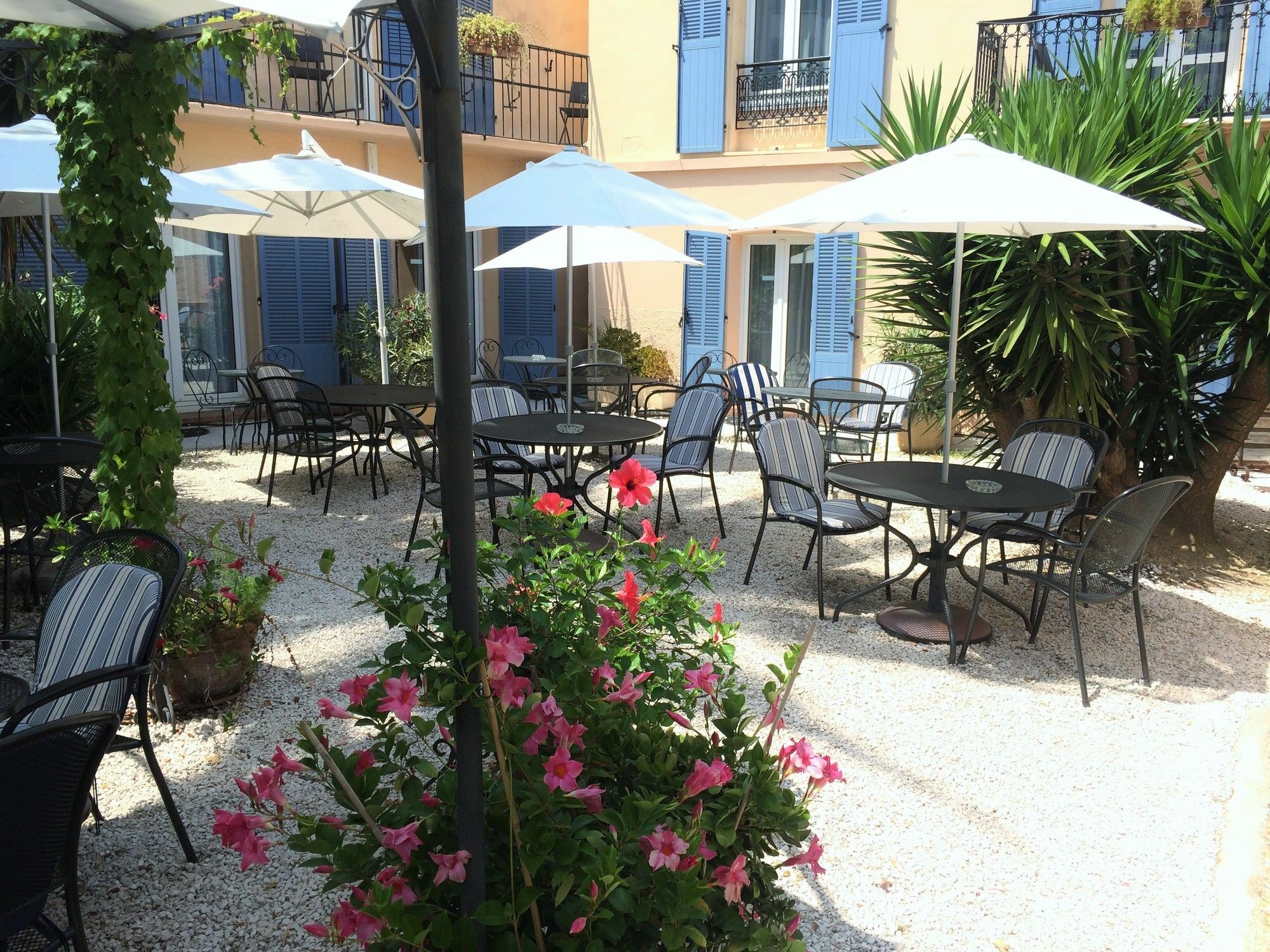 L'olivier - Piscine&parking Hotel 3*