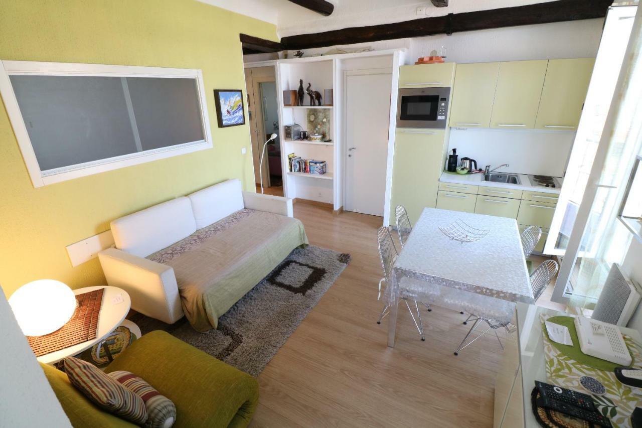 Apartment 1 Bedroom Suquet, 6 Min From The Palais, Balcony & Port View 220 Cannes