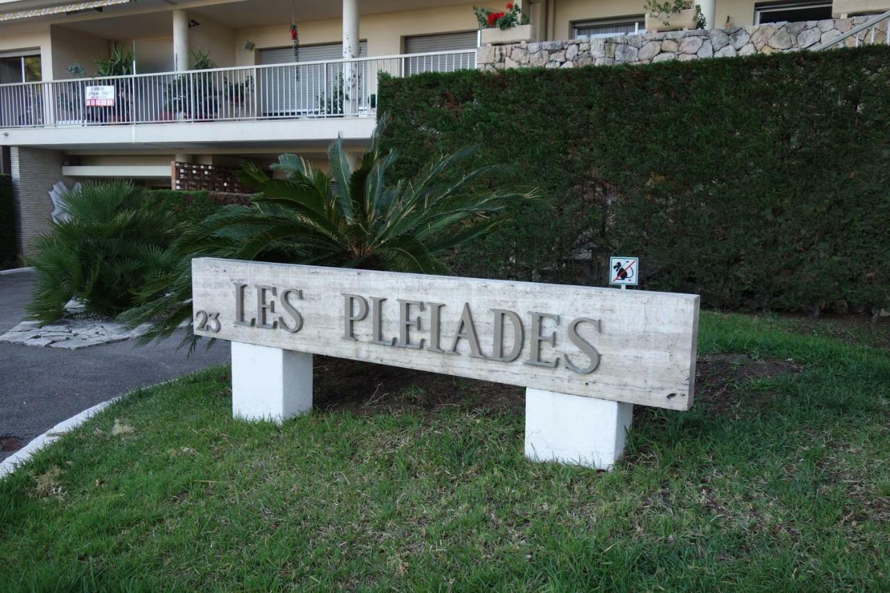 Pleiades 3 *