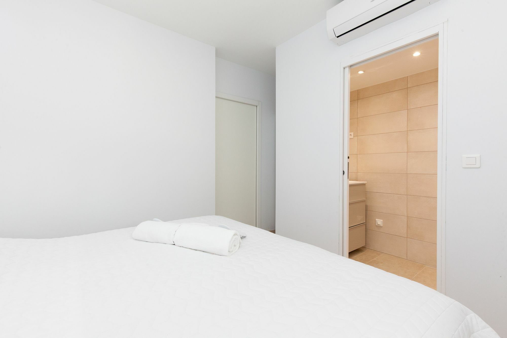 Les Oliviers Yhoost Apartment